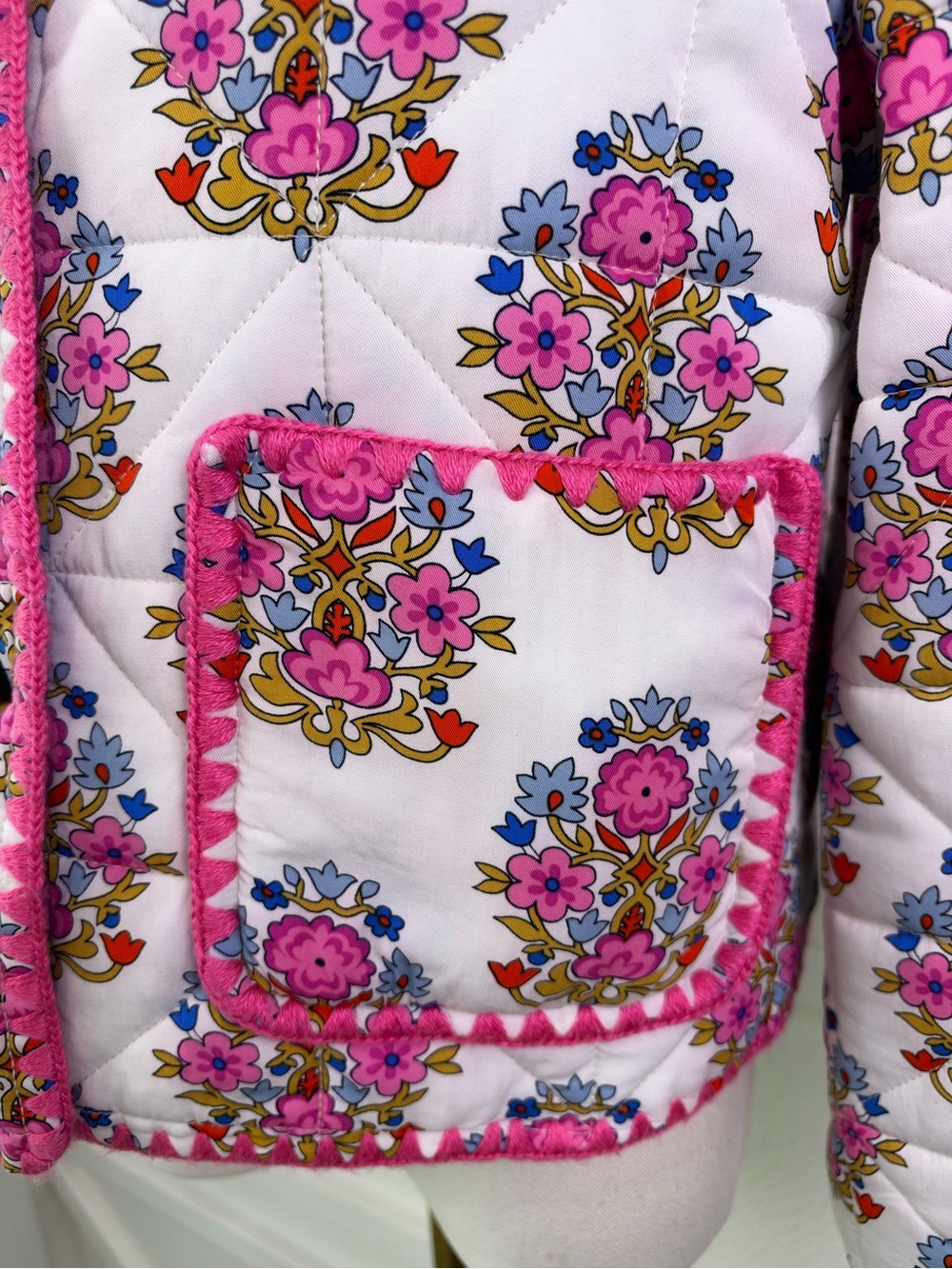 Boden Chelsea Quilted Jacket In Wildflower Stamp White Pink Size 6 - Picture 8 of 14